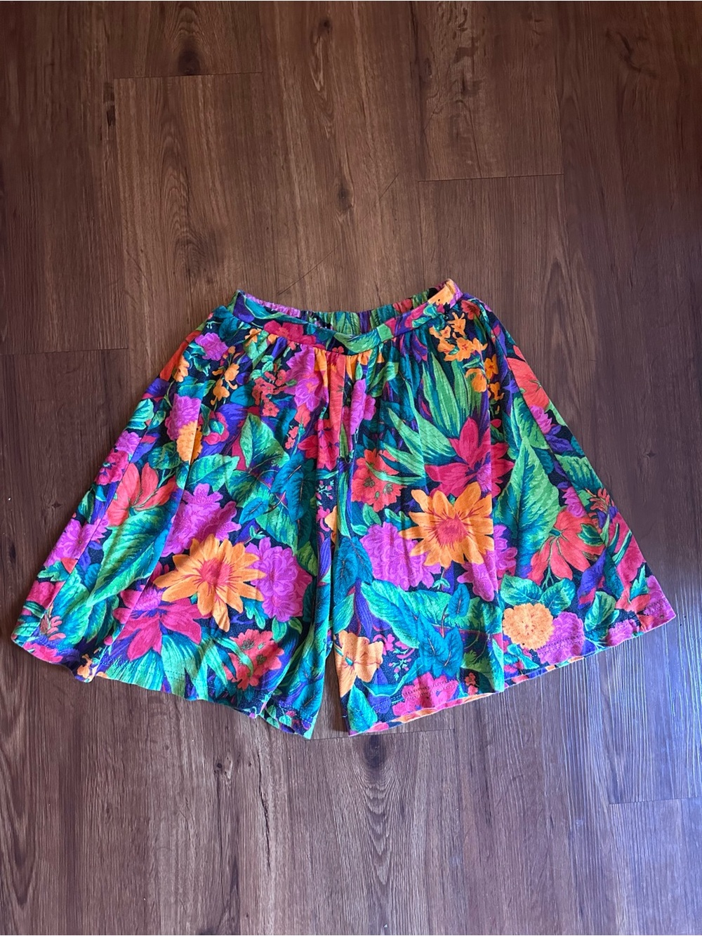 Vintage Vibrant Floral Women’s Shorts - Multicolor